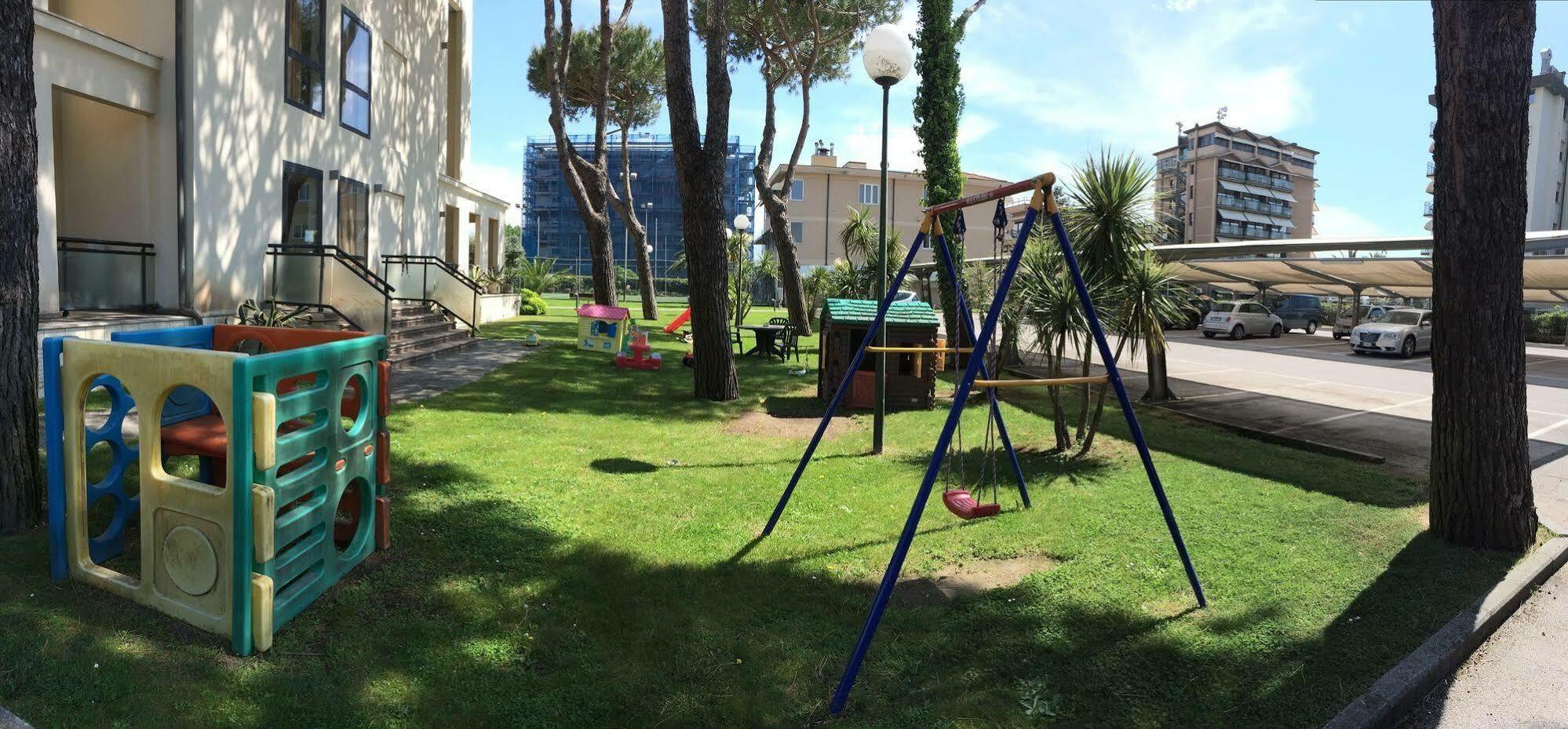 Hotel Caesar Residence & Spa Lido di Camaiore Luaran gambar