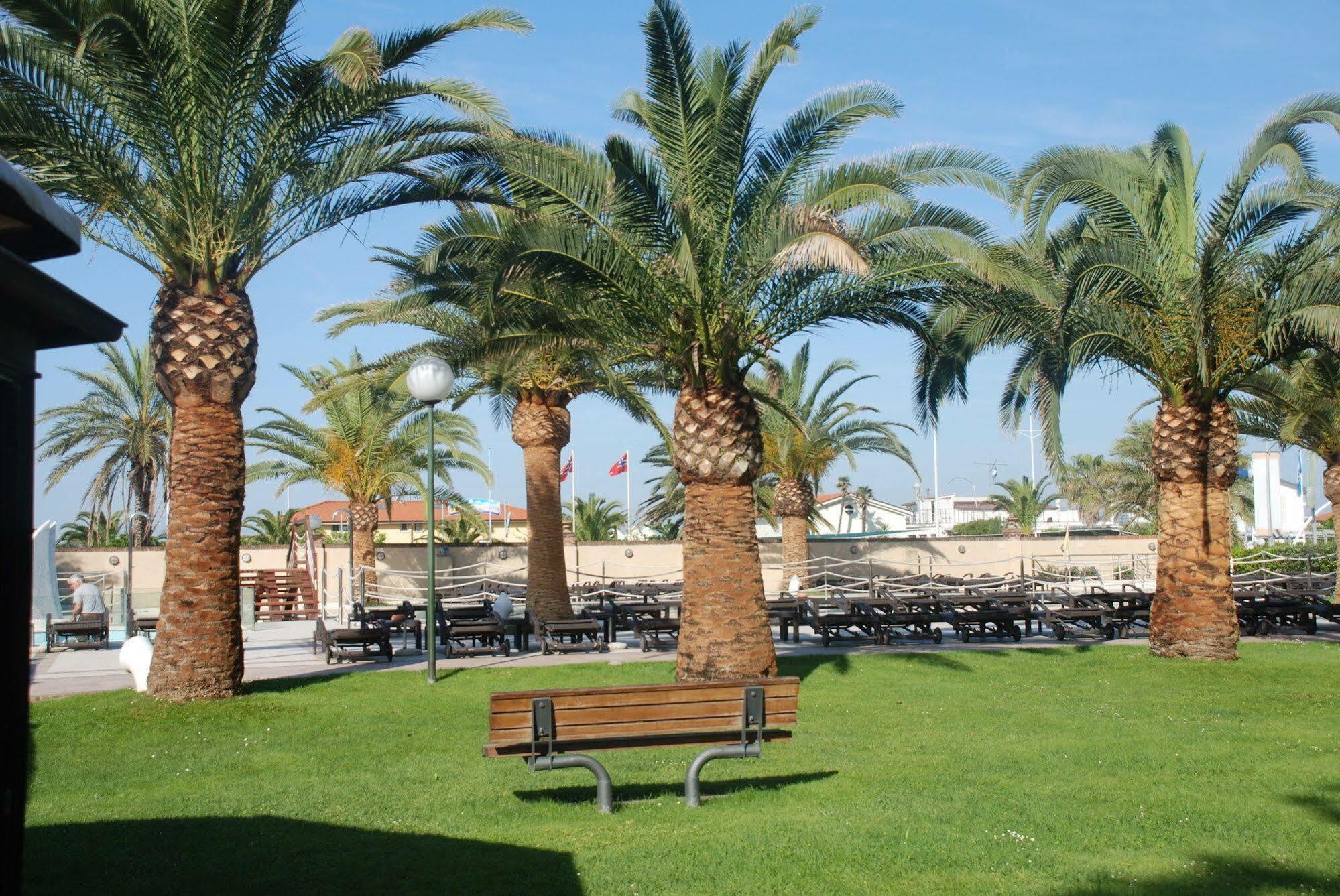 Hotel Caesar Residence & Spa Lido di Camaiore Luaran gambar